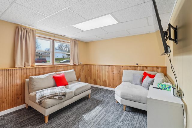 2229 Windflower Drive, Norwalk, IA 50211