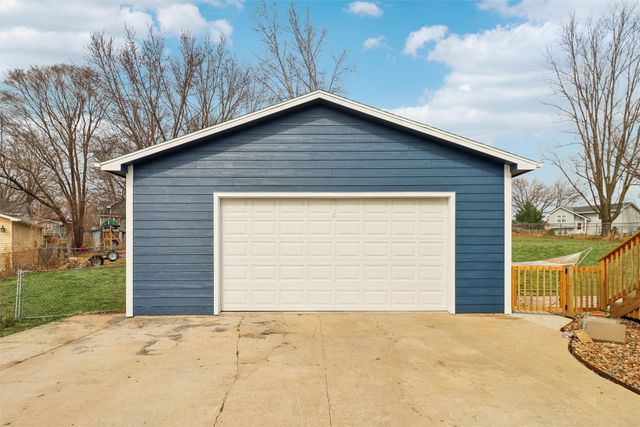 2229 Windflower Drive, Norwalk, IA 50211