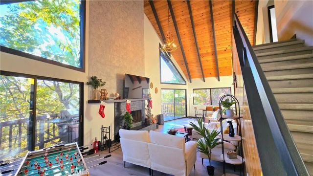 695 Grass Valley Road, Lake Arrowhead, CA 92352