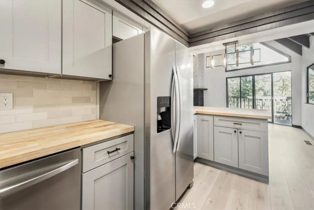 695 Grass Valley Road, Lake Arrowhead, CA 92352