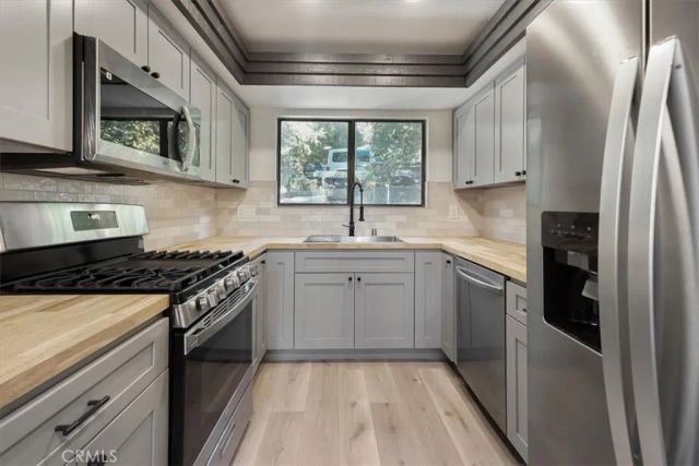 695 Grass Valley Road, Lake Arrowhead, CA 92352