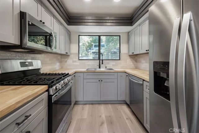 695 Grass Valley Road, Lake Arrowhead, CA 92352