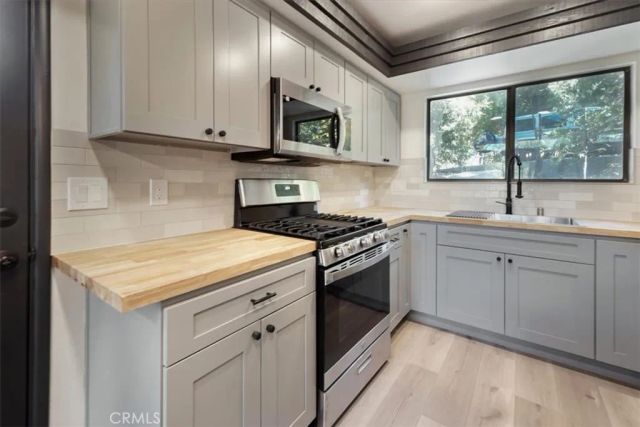 695 Grass Valley Road, Lake Arrowhead, CA 92352