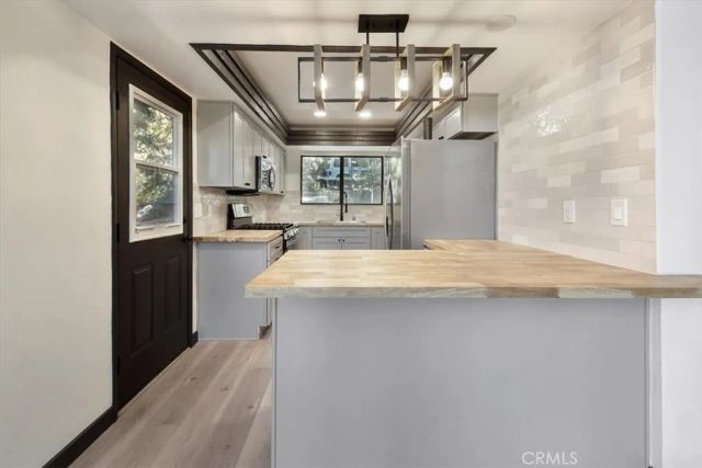 695 Grass Valley Road, Lake Arrowhead, CA 92352