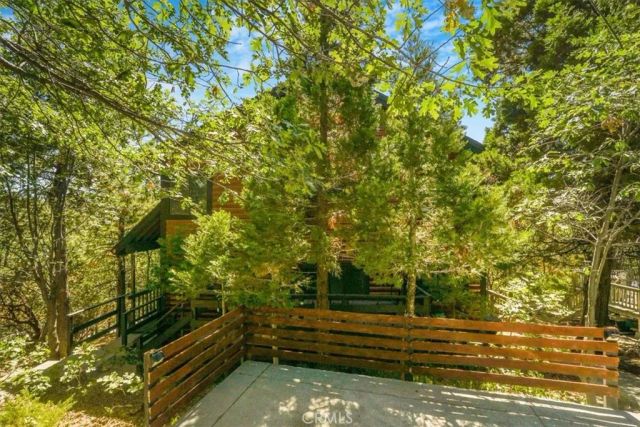 695 Grass Valley Road, Lake Arrowhead, CA 92352