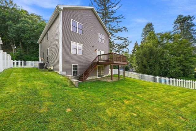 3 Andy Rd, Worcester, MA 01602