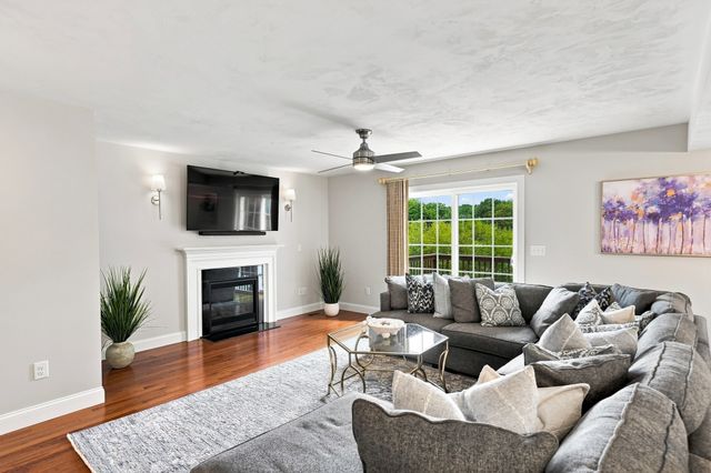 3 Andy Rd, Worcester, MA 01602