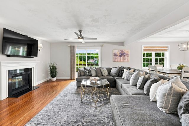 3 Andy Rd, Worcester, MA 01602