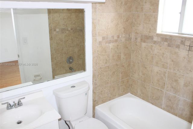 180 Riviera Circle 305, Weston, FL 33326