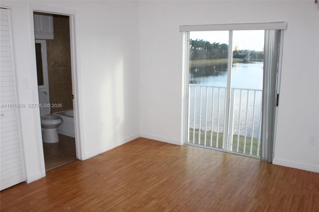 180 Riviera Circle 305, Weston, FL 33326