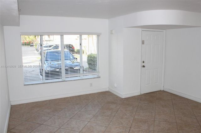180 Riviera Circle 305, Weston, FL 33326