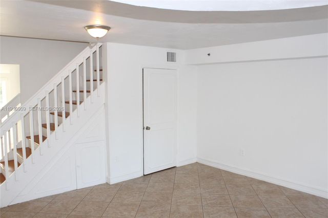 180 Riviera Circle 305, Weston, FL 33326