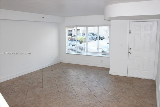 180 Riviera Circle 305, Weston, FL 33326