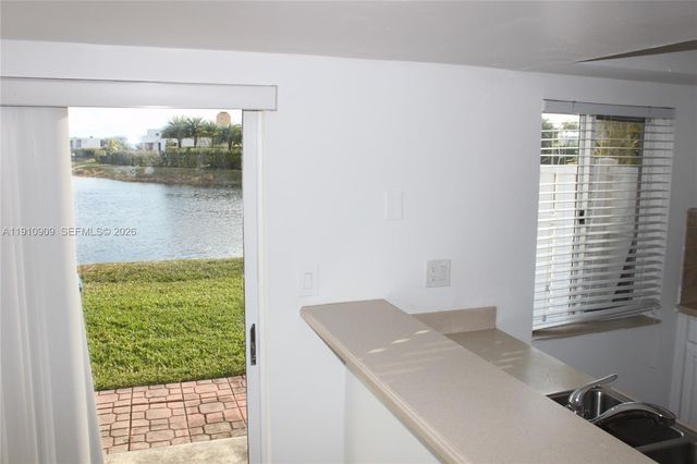 180 Riviera Circle 305, Weston, FL 33326