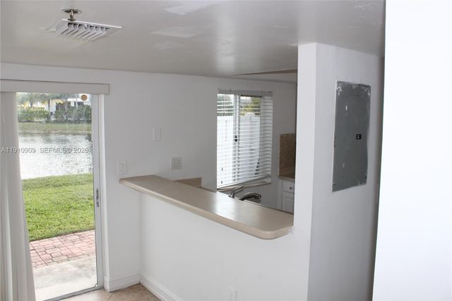 180 Riviera Circle 305, Weston, FL 33326