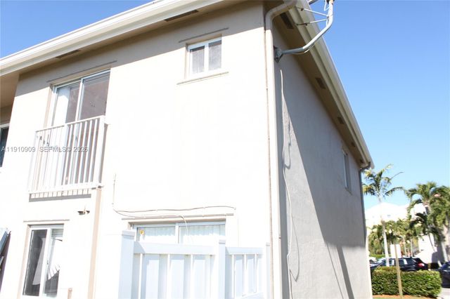 180 Riviera Circle 305, Weston, FL 33326