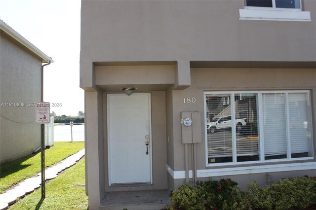 180 Riviera Circle 305, Weston, FL 33326