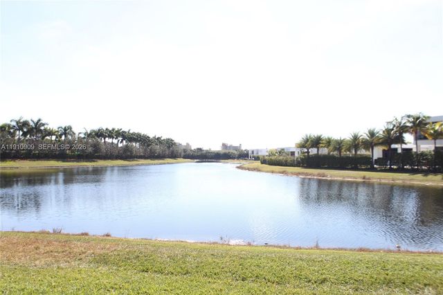 180 Riviera Circle 305, Weston, FL 33326