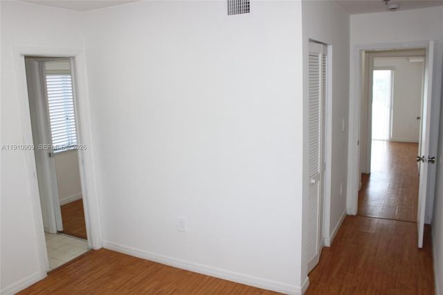 180 Riviera Circle 305, Weston, FL 33326
