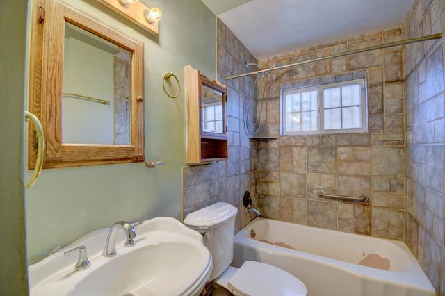 821 Madeira Drive SE, Albuquerque, NM 87108