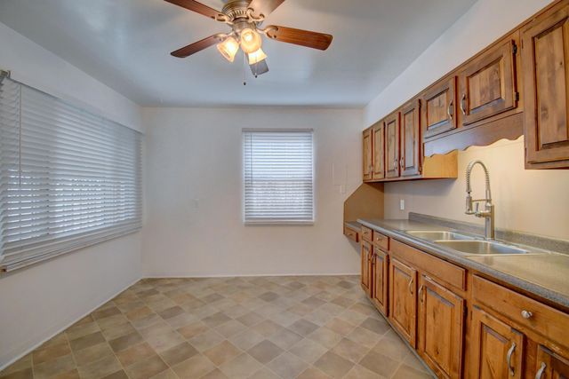 821 Madeira Drive SE, Albuquerque, NM 87108