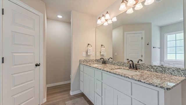 1831 S D Street, Rogers, AR 72756