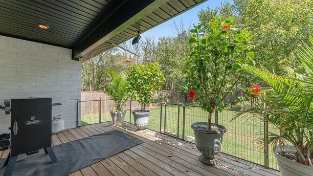 1831 S D Street, Rogers, AR 72756