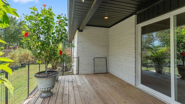 1831 S D Street, Rogers, AR 72756