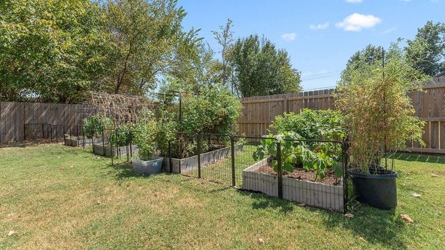 1831 S D Street, Rogers, AR 72756