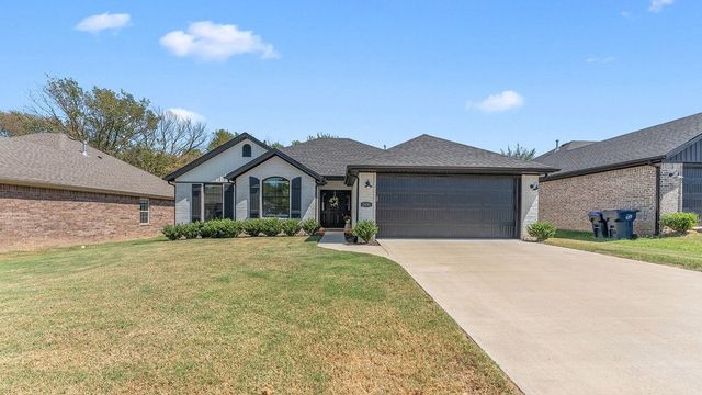 1831 S D Street, Rogers, AR 72756