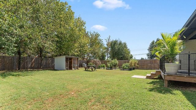 1831 S D Street, Rogers, AR 72756