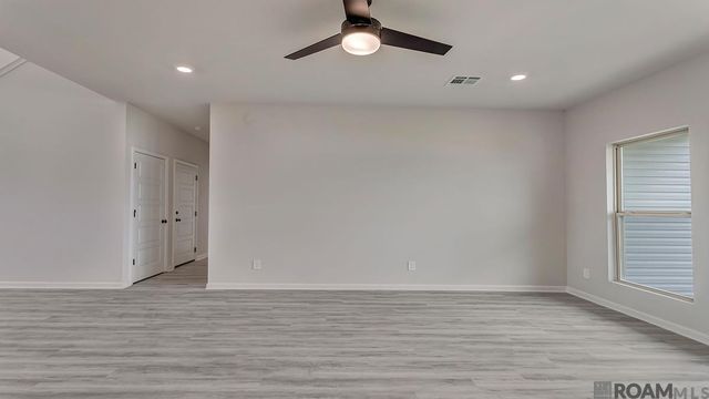 12813 Legacy Oaks Avenue, Central, LA 70818