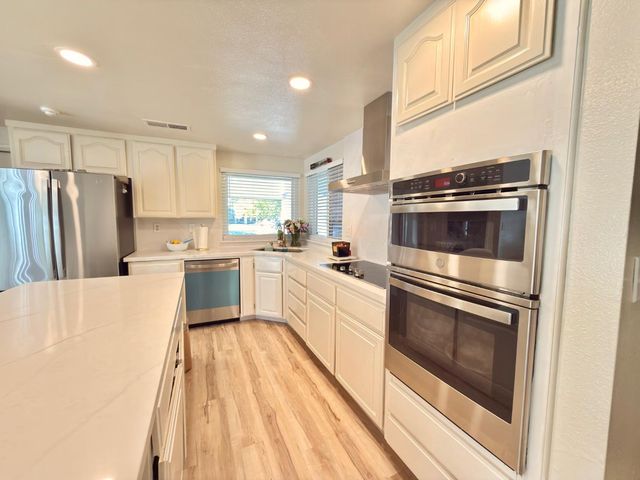 5323 Virtue Arc Dr, Stockton, CA 95207