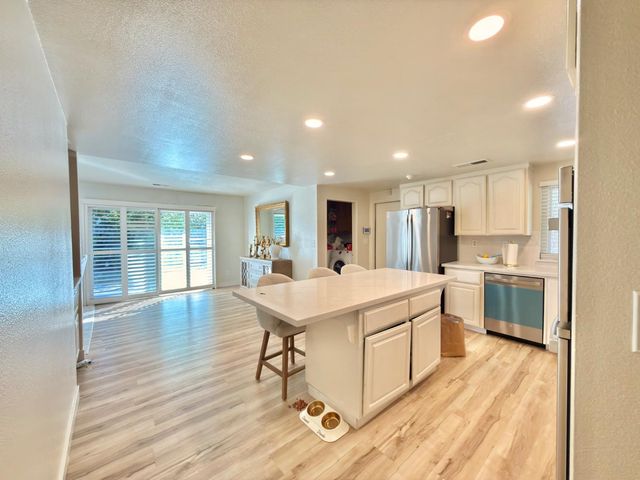 5323 Virtue Arc Dr, Stockton, CA 95207