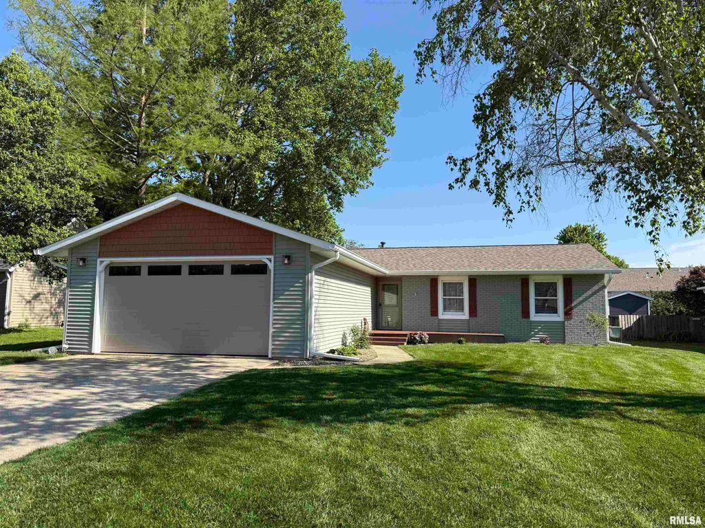 135 Teal Drive, Chatham, IL 62629