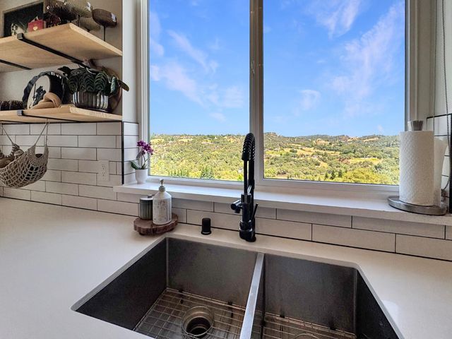75 Whittington Dr, Newcastle, CA 95658