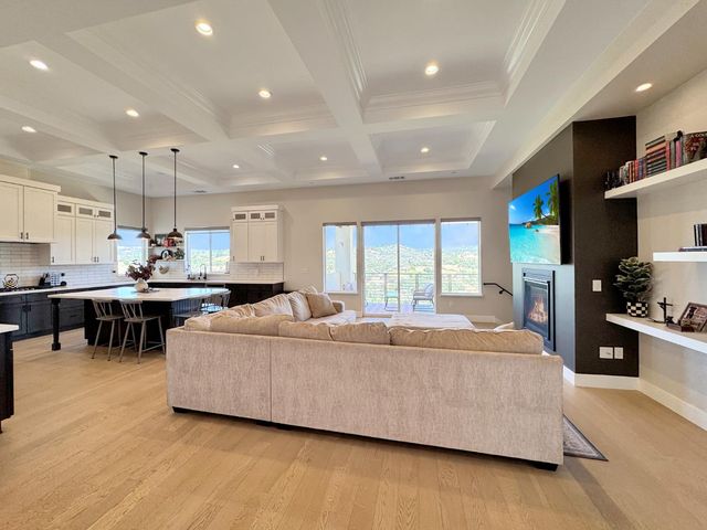 75 Whittington Dr, Newcastle, CA 95658
