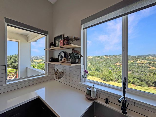 75 Whittington Dr, Newcastle, CA 95658