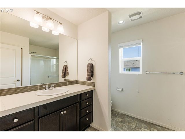13017 Ne 56TH St, Vancouver, WA 98682