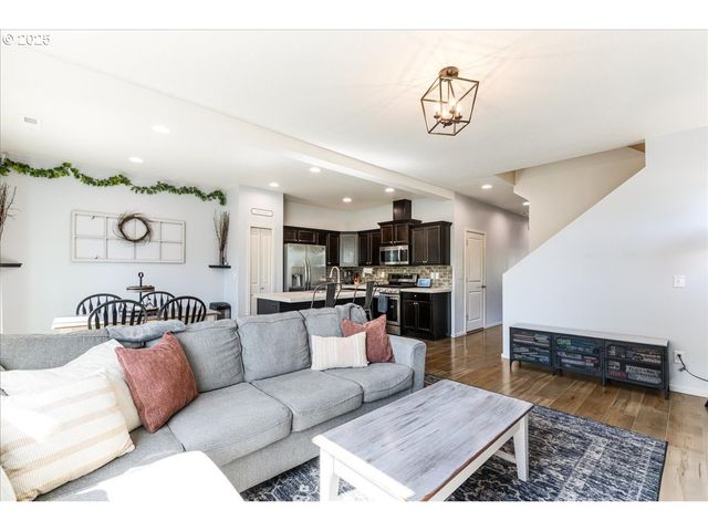 13017 Ne 56TH St, Vancouver, WA 98682