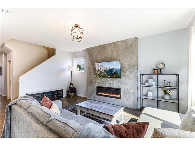 13017 Ne 56TH St, Vancouver, WA 98682