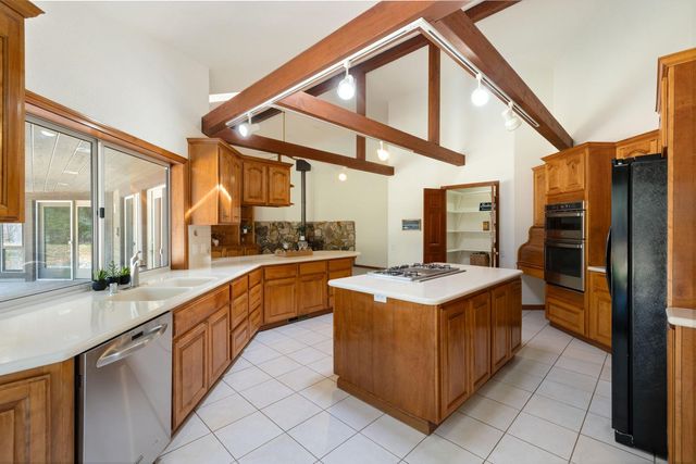 13270 Dry Creek Rd, Auburn, CA 95602