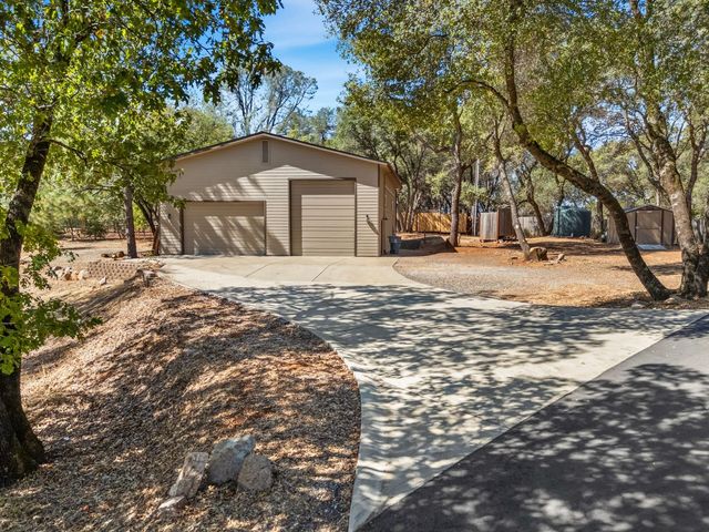 13270 Dry Creek Rd, Auburn, CA 95602
