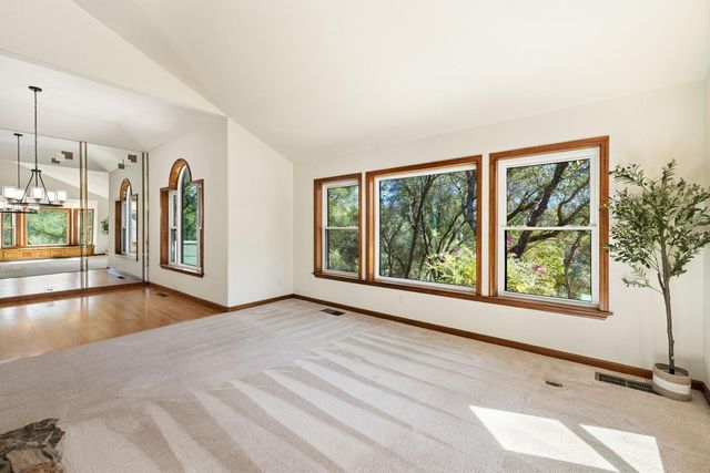 13270 Dry Creek Rd, Auburn, CA 95602