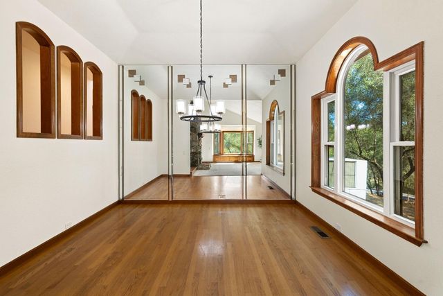 13270 Dry Creek Rd, Auburn, CA 95602