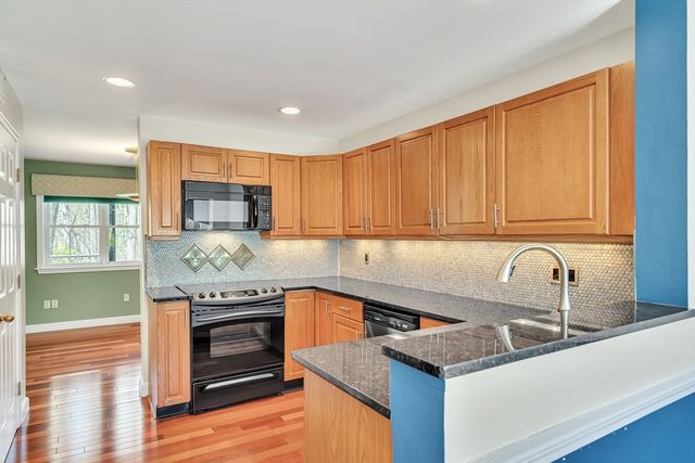 32 Bishops Forest Dr 32, Waltham, MA 02452