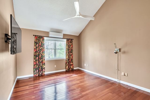 32 Bishops Forest Dr 32, Waltham, MA 02452