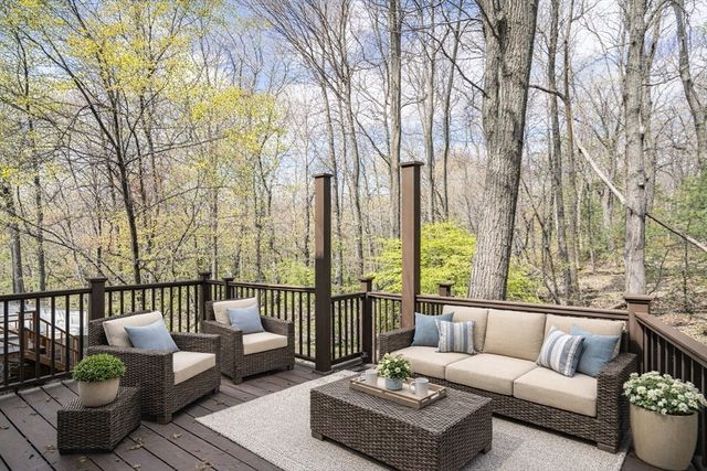 32 Bishops Forest Dr 32, Waltham, MA 02452