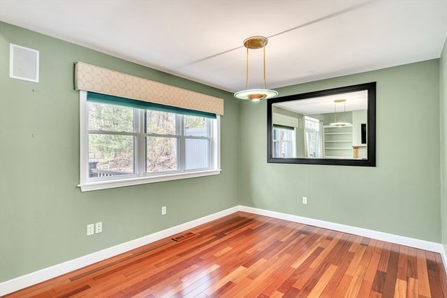 32 Bishops Forest Dr 32, Waltham, MA 02452