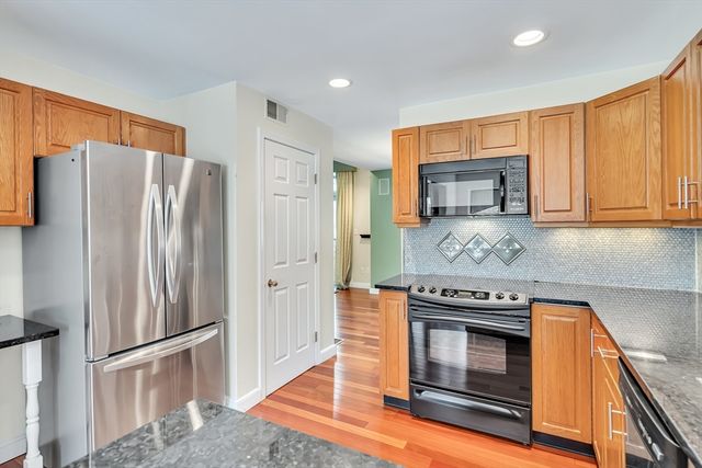 32 Bishops Forest Dr 32, Waltham, MA 02452